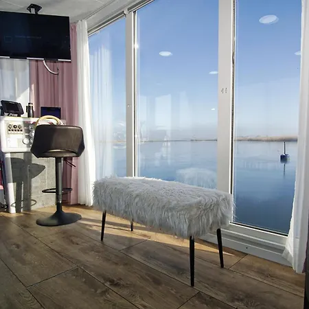 Hausboot Lydia Mit Sauna Und Elektrokamin - Hausbooturlaub Auf Ruegen * Gager