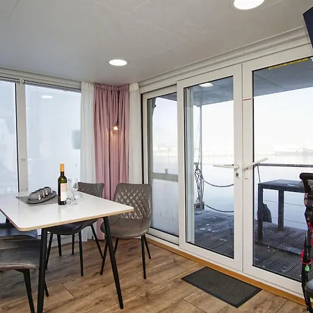 Casa vacanze Hausboot Lydia Mit Sauna Und Elektrokamin - Hausbooturlaub Auf Ruegen