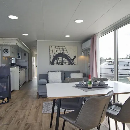 بيت للعطل Hausboot Lydia Mit Sauna Und Elektrokamin - Hausbooturlaub Auf Ruegen غيجير
