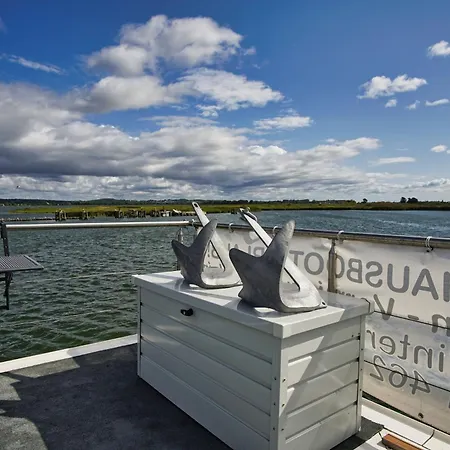 Hausboot Lydia Mit Sauna Und Elektrokamin - Hausbooturlaub Auf Ruegen