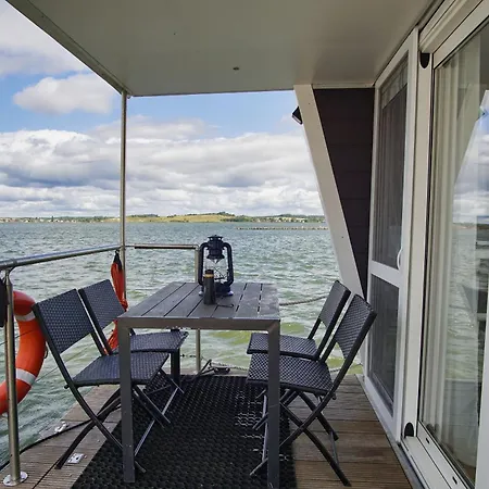Hausboot Lydia Mit Sauna Und Elektrokamin - Hausbooturlaub Auf Ruegen بيت للعطل غيجير