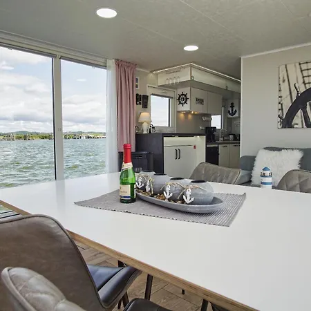 Hausboot Lydia Mit Sauna Und Elektrokamin - Hausbooturlaub Auf Ruegen *