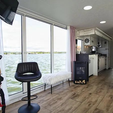 Hausboot Lydia Mit Sauna Und Elektrokamin - Hausbooturlaub Auf Ruegen بيت للعطل