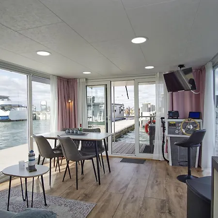 Hausboot Lydia Mit Sauna Und Elektrokamin - Hausbooturlaub Auf Ruegen بيت للعطل *