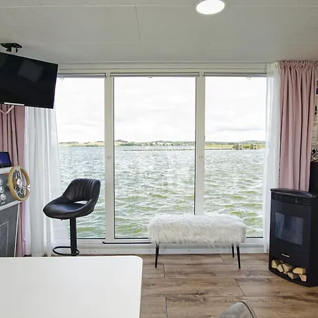 Hausboot Lydia Mit Sauna Und Elektrokamin - Hausbooturlaub Auf Ruegen بيت للعطل